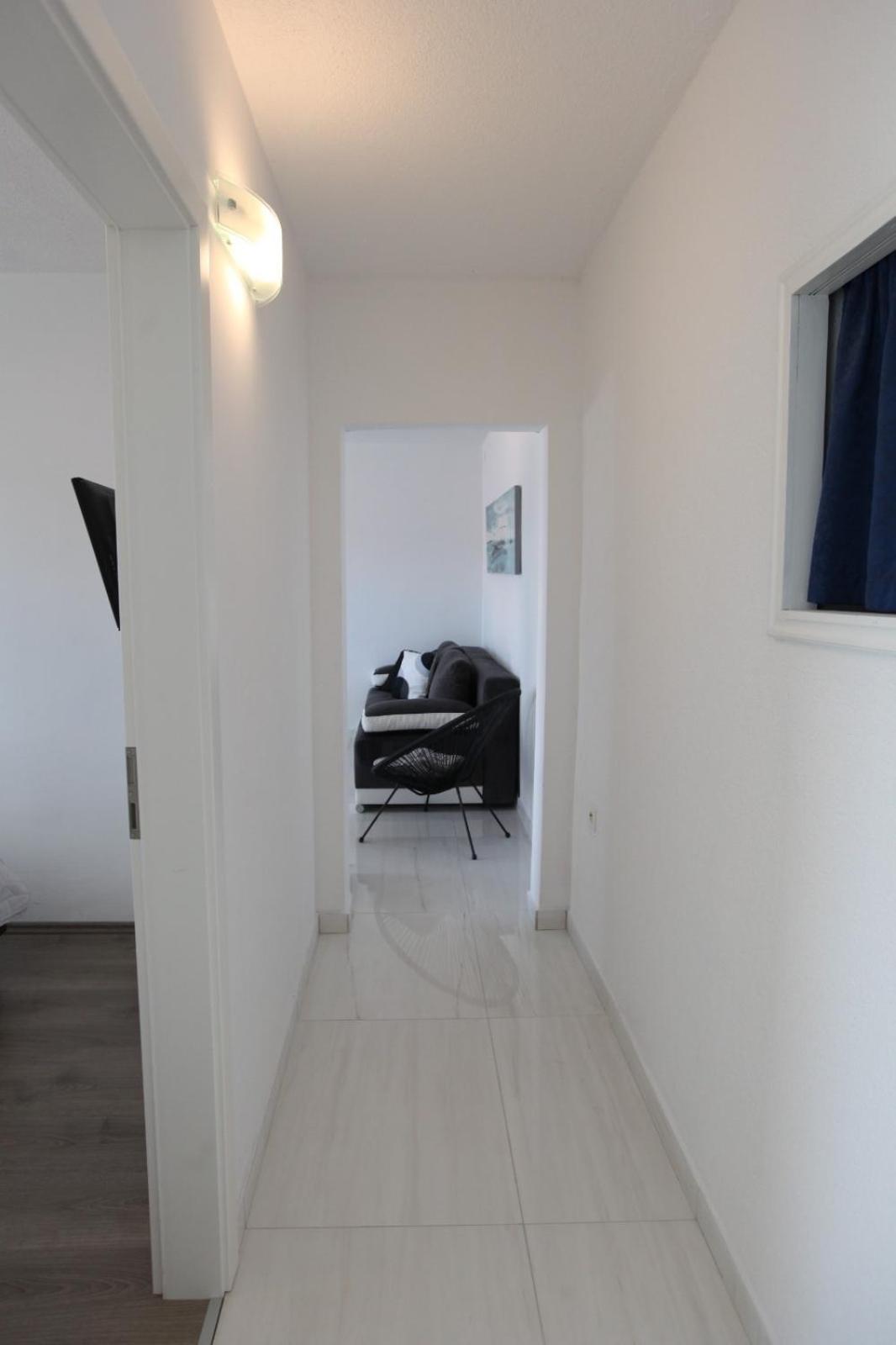 Apartment With Terrace And Sea View - Lucic โตรกีร์ ภายนอก รูปภาพ