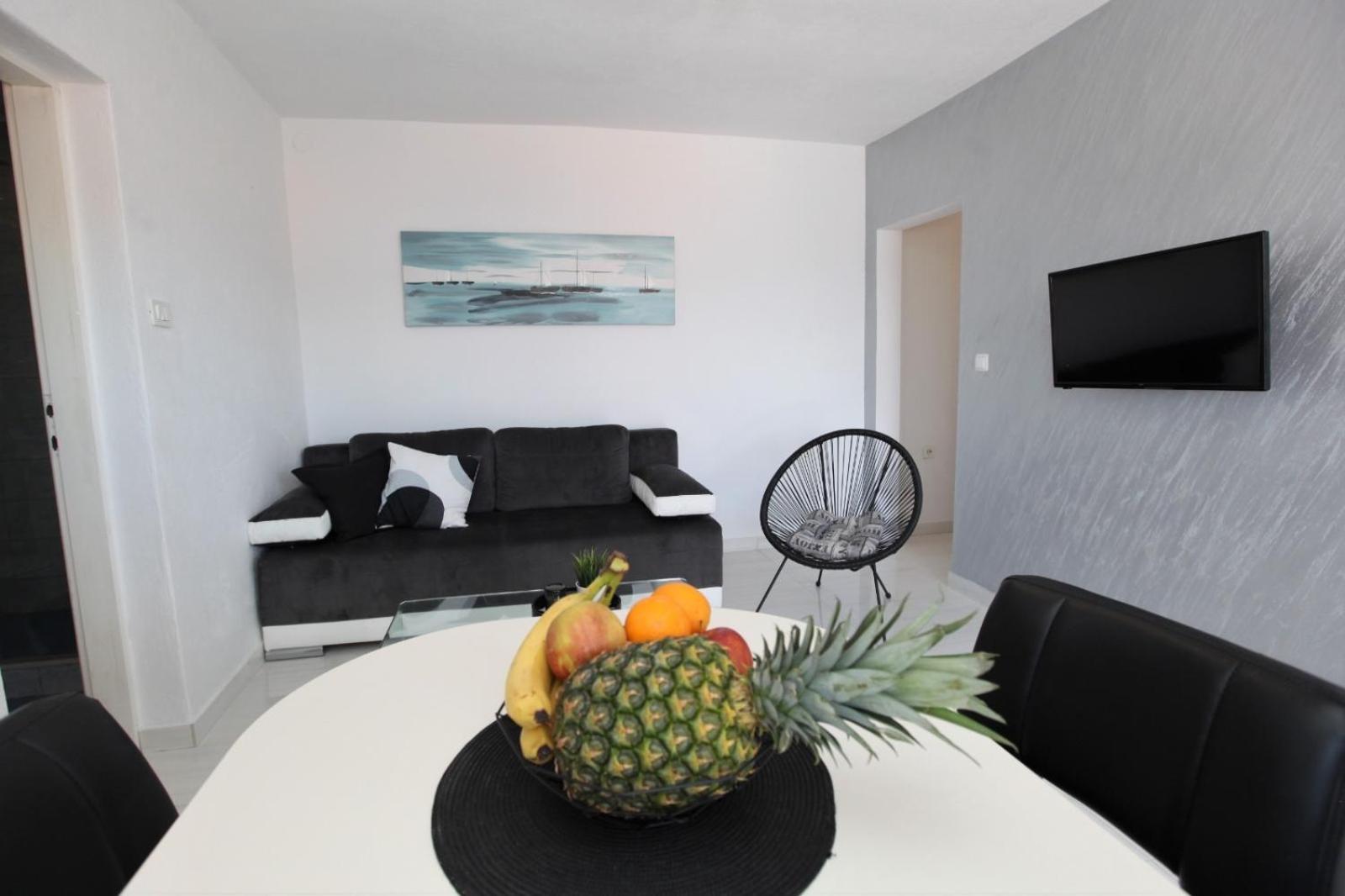 Apartment With Terrace And Sea View - Lucic โตรกีร์ ภายนอก รูปภาพ
