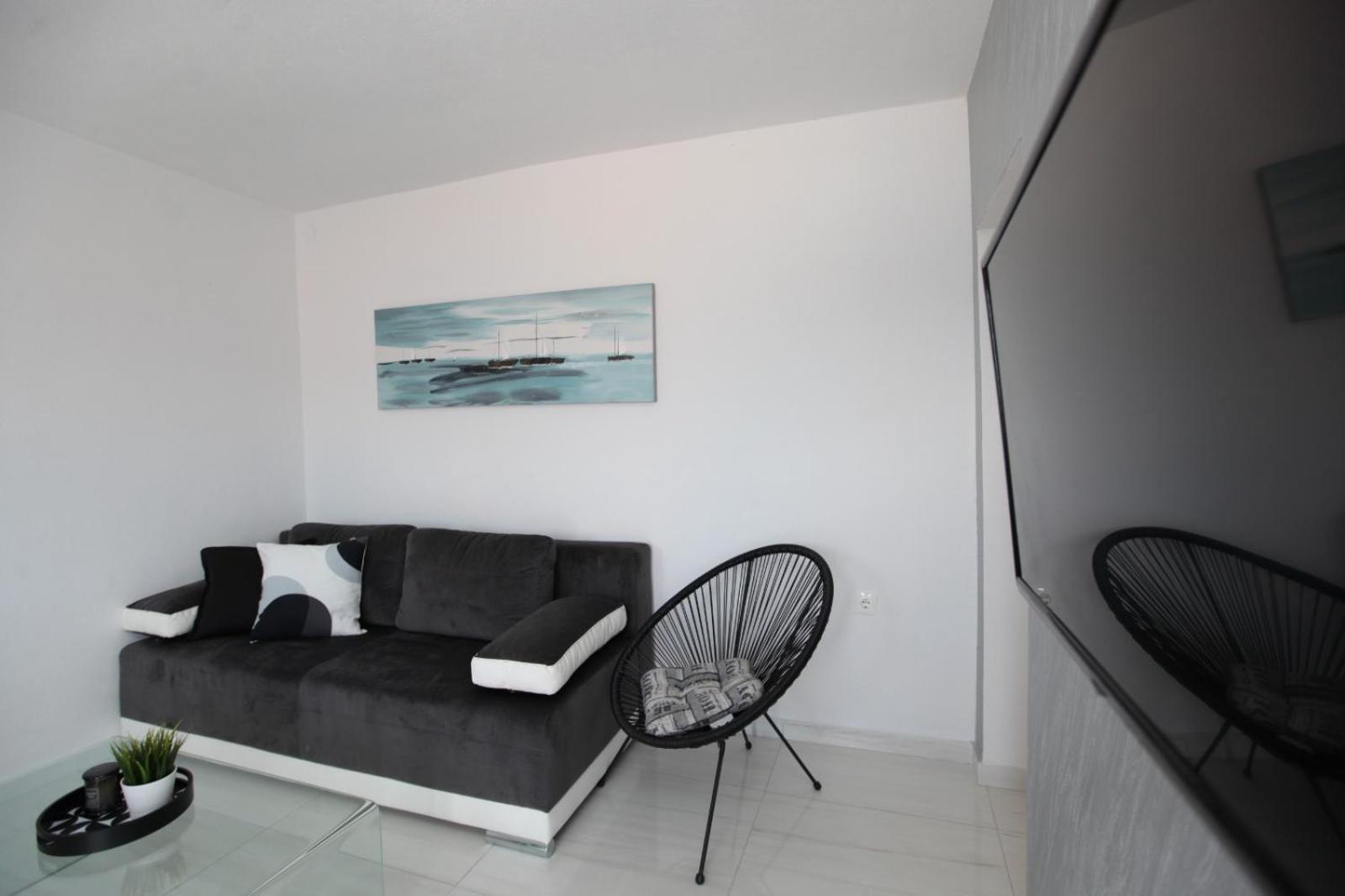 Apartment With Terrace And Sea View - Lucic โตรกีร์ ภายนอก รูปภาพ